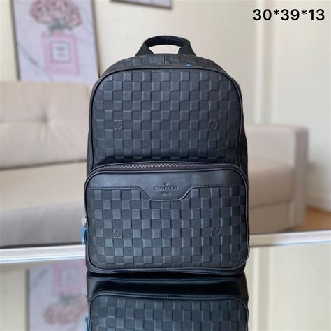 costo de mochila louis vuitton|louis vuitton luggage.